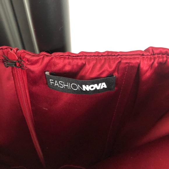 Red satin knee length dress - Picture 4 of 4